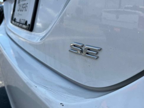 Used 2021 Toyota Camry SE FWD image 9
