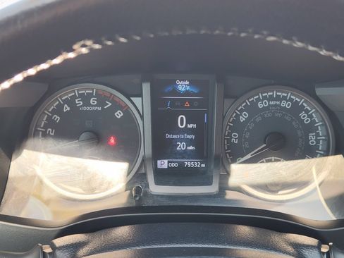 Used 2020 Toyota Tacoma TRD Off-Road w/ Technology Package AWD/4WD image 16