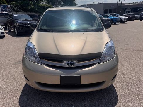 Used 2010 Toyota Sienna CE FWD image 8