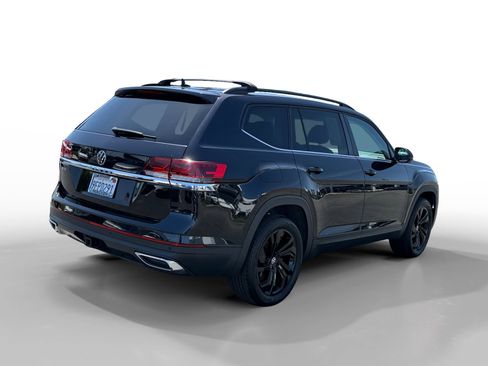 Certified 2023 Volkswagen Atlas SE w/ Black Wheel Package FWD image 5
