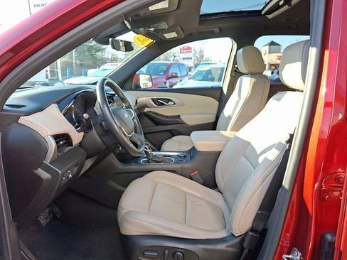 Used 2022 Chevrolet Traverse LT w/ LT Premium Package image 25