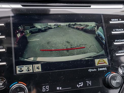 Used 2020 Toyota Camry SE image 7