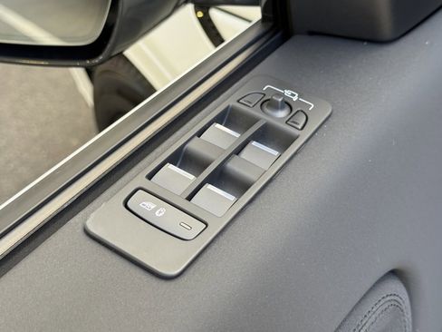 New 2025 Land Rover Discovery Sport S image 12