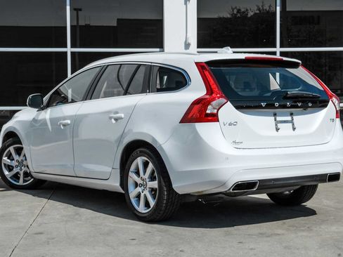 Used 2017 Volvo V60 T5 Premier w/ Convenience Package image 11