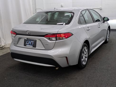 Used 2022 Toyota Corolla LE image 2