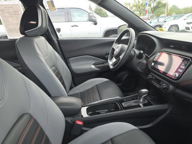 Used 2023 Nissan Kicks SR w/ SR Premium Package FWD image 6