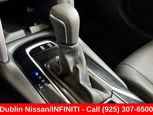 Used 2024 Toyota Corolla Cross XLE w/ Convenience Package AWD/4WD image 34