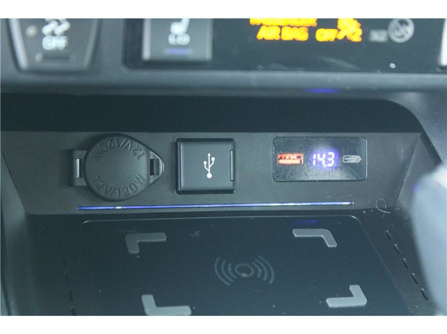 Used 2021 Toyota RAV4 SE w/ Weather & Moonroof Package AWD/4WD image 28