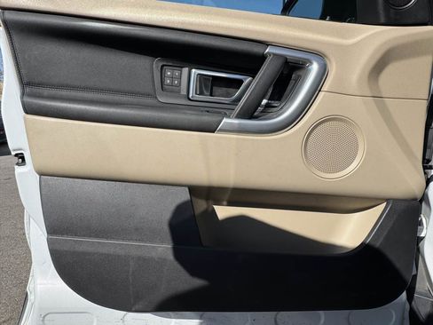 Used 2018 Land Rover Discovery Sport HSE image 25