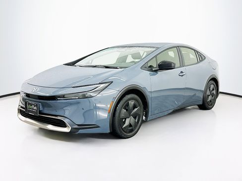 Used 2025 Toyota Prius Plug-In Hybrid image 3