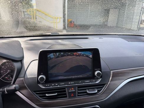 Used 2024 Nissan Altima 2.5 SV image 17