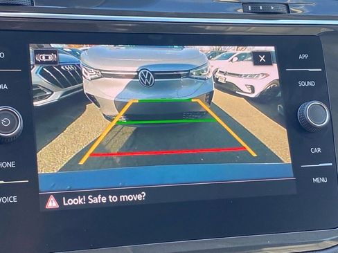 Certified 2022 Volkswagen Tiguan SE w/ Panoramic Sunroof Package image 15