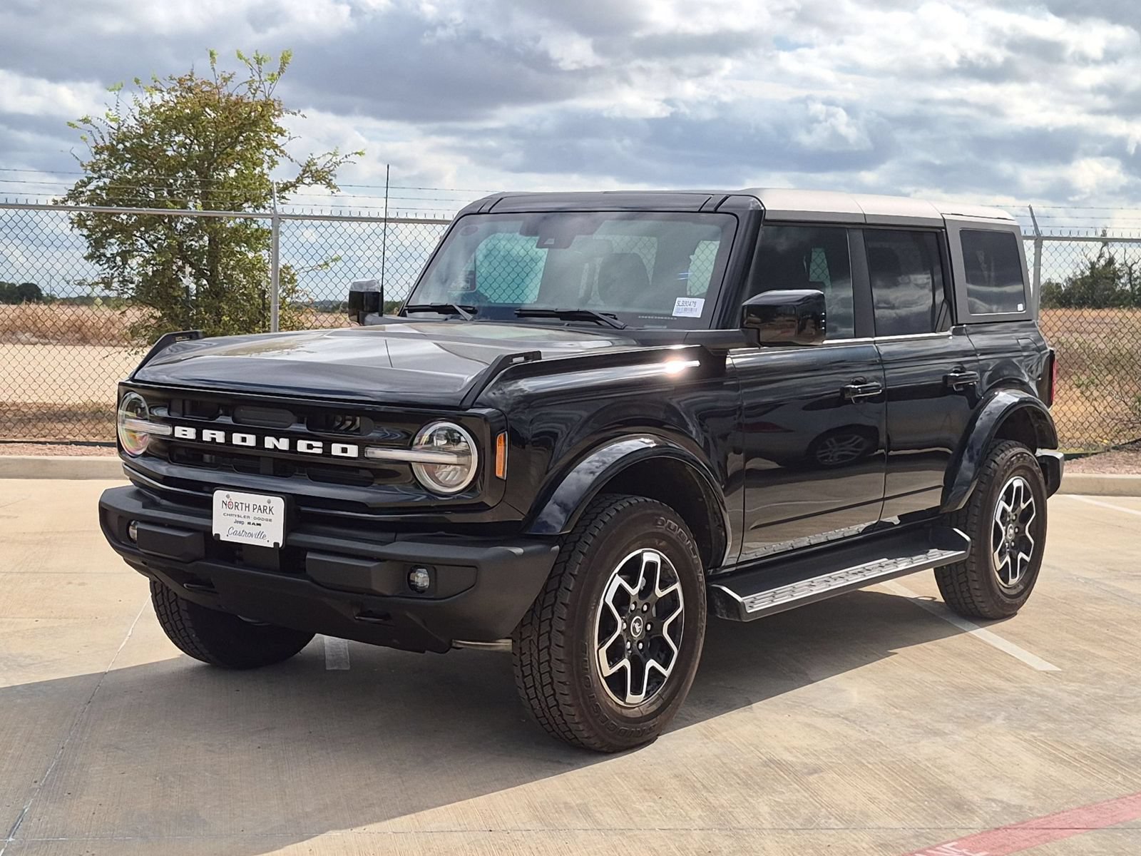Used 2025 Ford Bronco Outer Banks AWD/4WD image 7