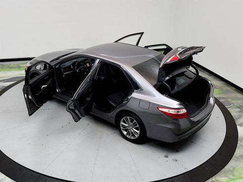 Used 2016 Toyota Camry SE image 38