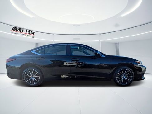 Used 2024 Lexus ES 350 w/ Premium Package image 2