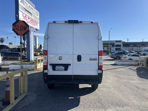 Used 2019 RAM ProMaster 2500 w/ Premium Appearance Group image 3