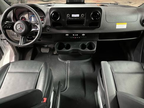 Used 2025 Mercedes-Benz Sprinter 2500 image 10