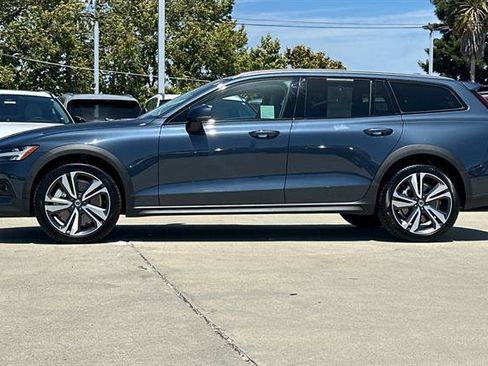 Used 2026 Volvo V60 B5 Cross Country Plus w/ Climate Package AWD/4WD image 6