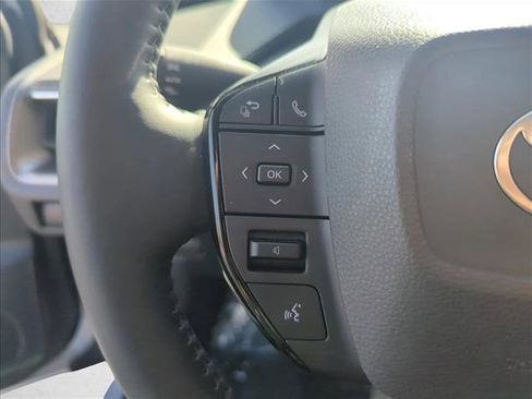 Used 2025 Toyota Prius XLE image 12