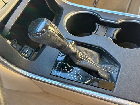 Used 2017 Toyota Camry SE image 31