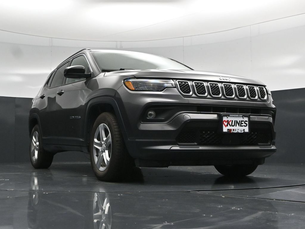 Used 2024 Jeep Compass Latitude AWD/4WD image 55