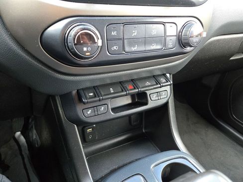 Used 2018 Chevrolet Colorado Z71 image 11