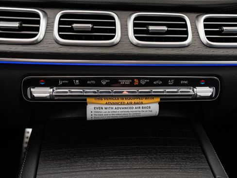 New 2026 Mercedes-Benz GLS 450 4MATIC image 40