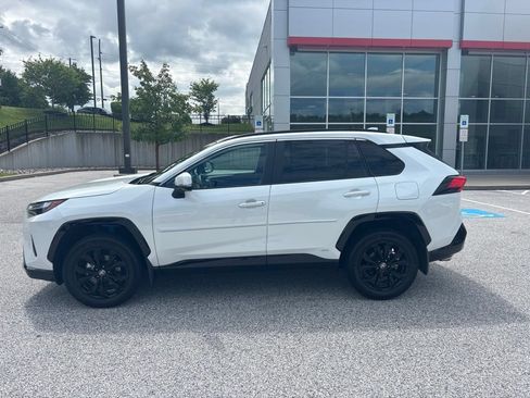 Used 2023 Toyota RAV4 SE w/ Convenience Package AWD/4WD image 10