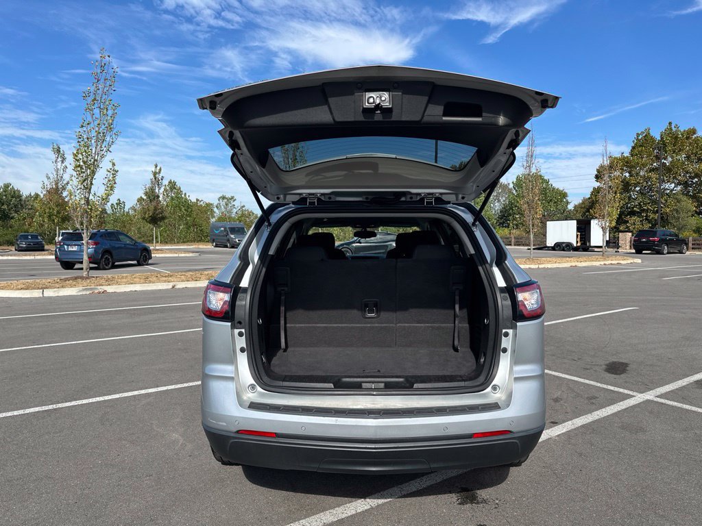 Used 2017 Chevrolet Traverse LT FWD image 19