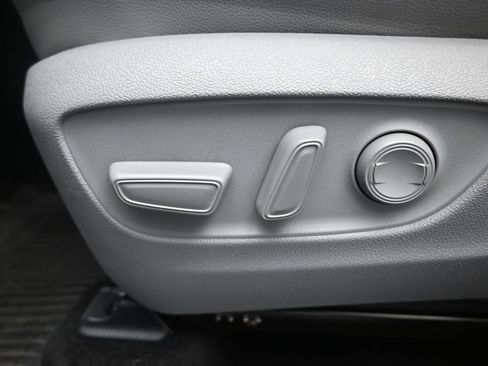 Used 2021 Toyota Highlander XLE image 10