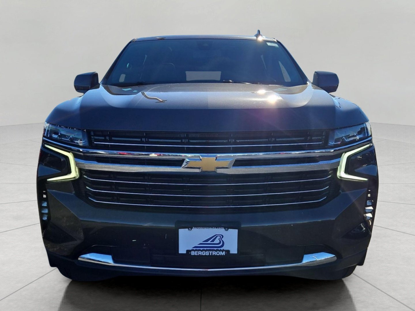 Used 2021 Chevrolet Suburban LT AWD/4WD image 3