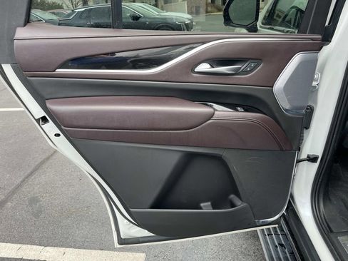 Used 2022 Cadillac Escalade Premium Luxury Platinum image 17