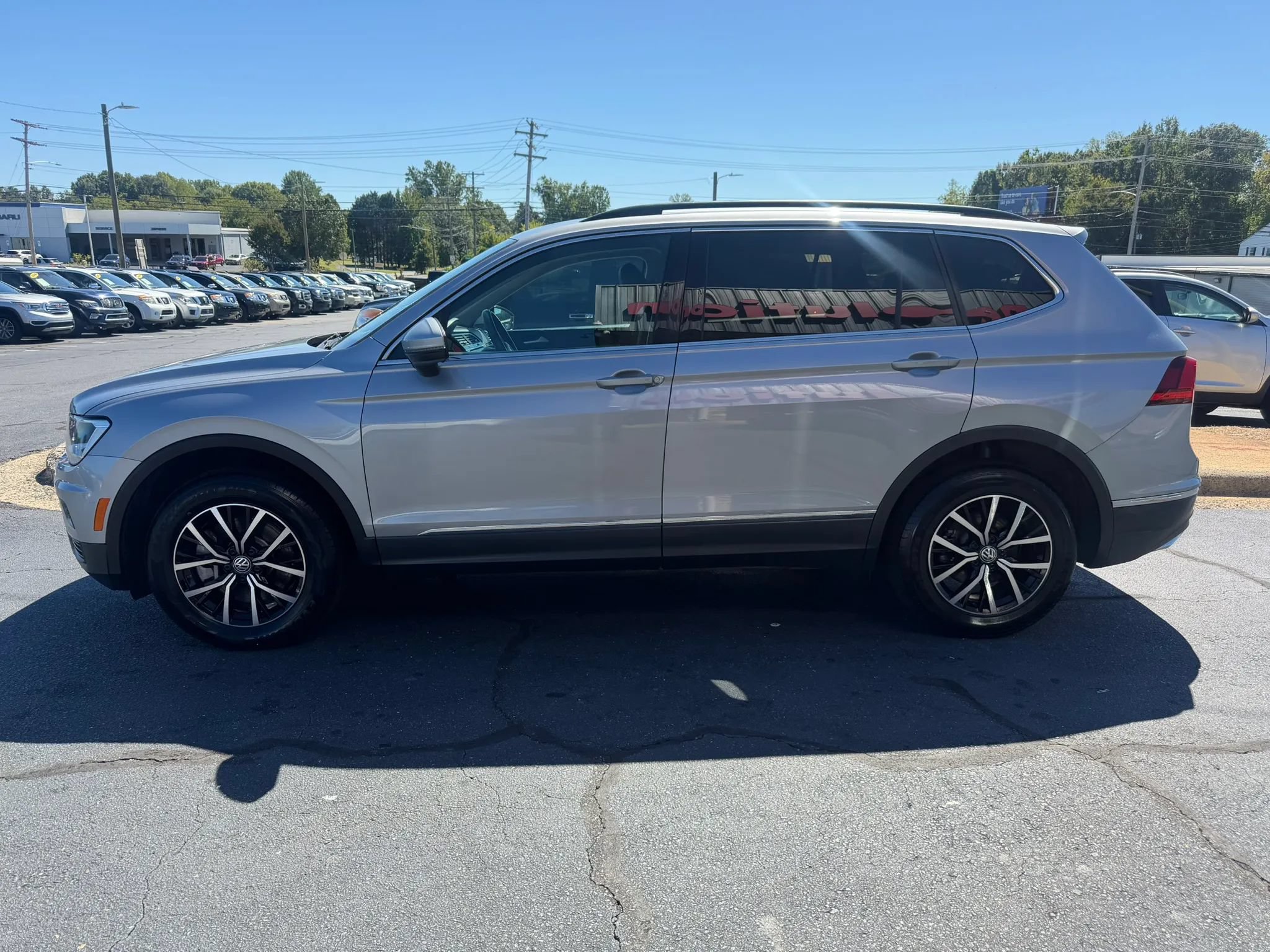 Used 2021 Volkswagen Tiguan SE FWD image 4