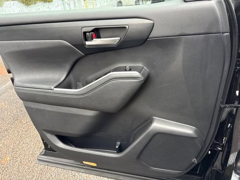 Certified 2023 Toyota Highlander XLE image 25