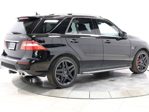 Used 2015 Mercedes-Benz ML 63 AMG 4MATIC w/ AMG Performance Package image 4
