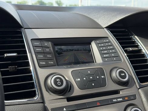 Used 2017 Ford Taurus SEL FWD image 20
