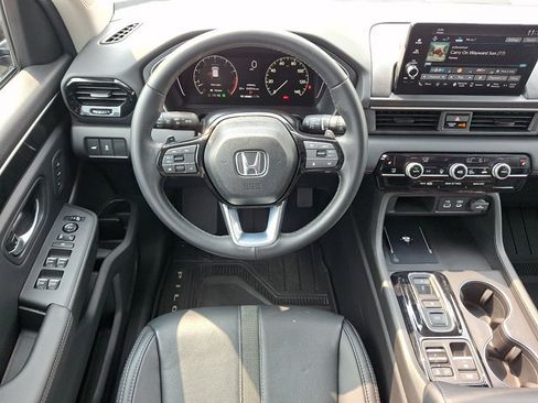 Used 2025 Honda Pilot EX-L image 11