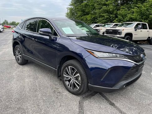 Used 2022 Toyota Venza LE AWD/4WD image 2
