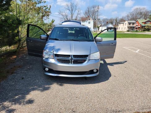Used 2015 Dodge Grand Caravan SXT image 20