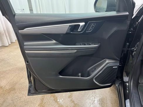 Used 2025 Buick Enclave Preferred image 13