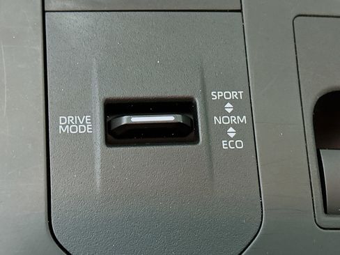 Used 2024 Toyota Highlander LE image 26