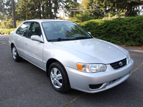 Used 2002 Toyota Corolla LE FWD image 2