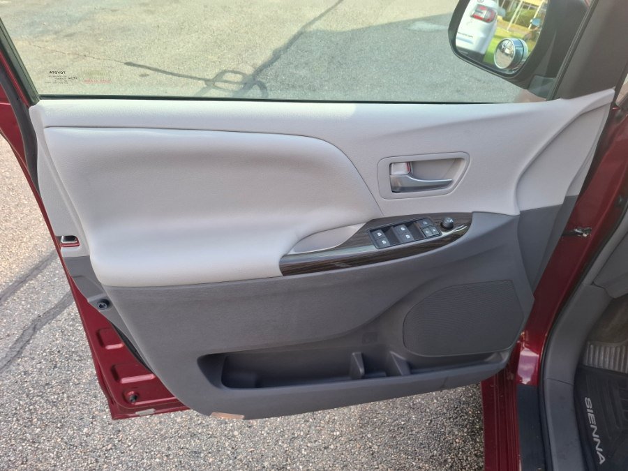 Used 2016 Toyota Sienna XLE w/ XLE Navigation Package AWD/4WD image 14
