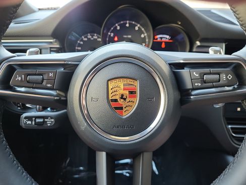 Certified 2026 Porsche Macan AWD/4WD image 27