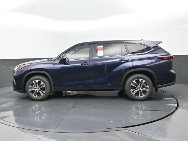 Used 2025 Toyota Highlander XLE FWD image 23