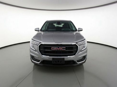 Used 2024 GMC Terrain SLE FWD image 2