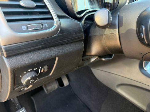 Used 2020 Jeep Grand Cherokee Altitude image 13