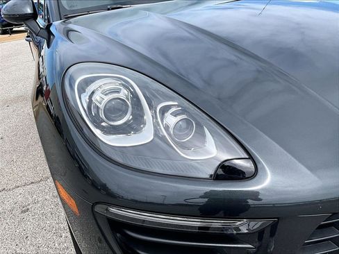 Used 2018 Porsche Macan AWD/4WD image 12