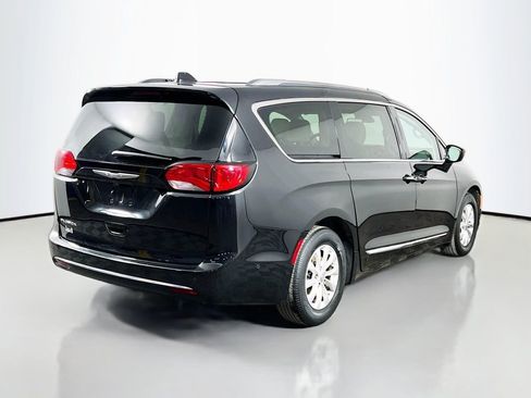 Used 2019 Chrysler Pacifica Touring-L w/ Advanced Safetytec Group image 5