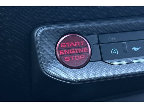 Used 2025 Ford Mustang Coupe RWD image 31